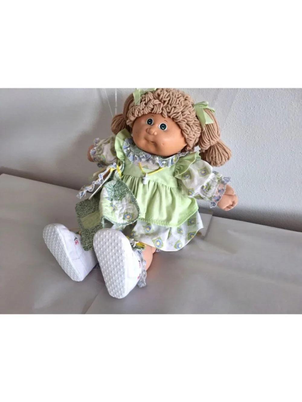 1985 Cabbage Patch Kid PMI Green Signage Tan Hair Blue Eyes +Scarlet Thread Card